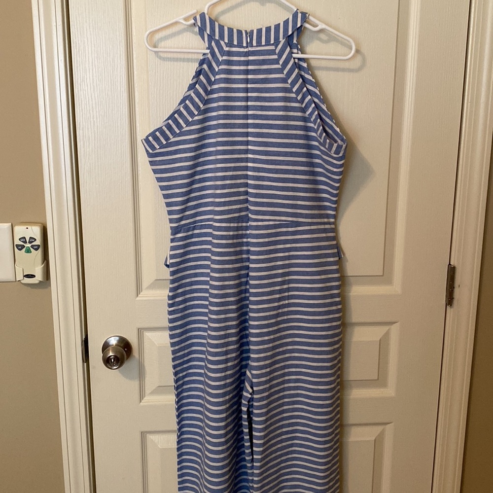 🎉HP🎉 Halter Belted Jumpsuit w/pockets - Picture 3 of 5